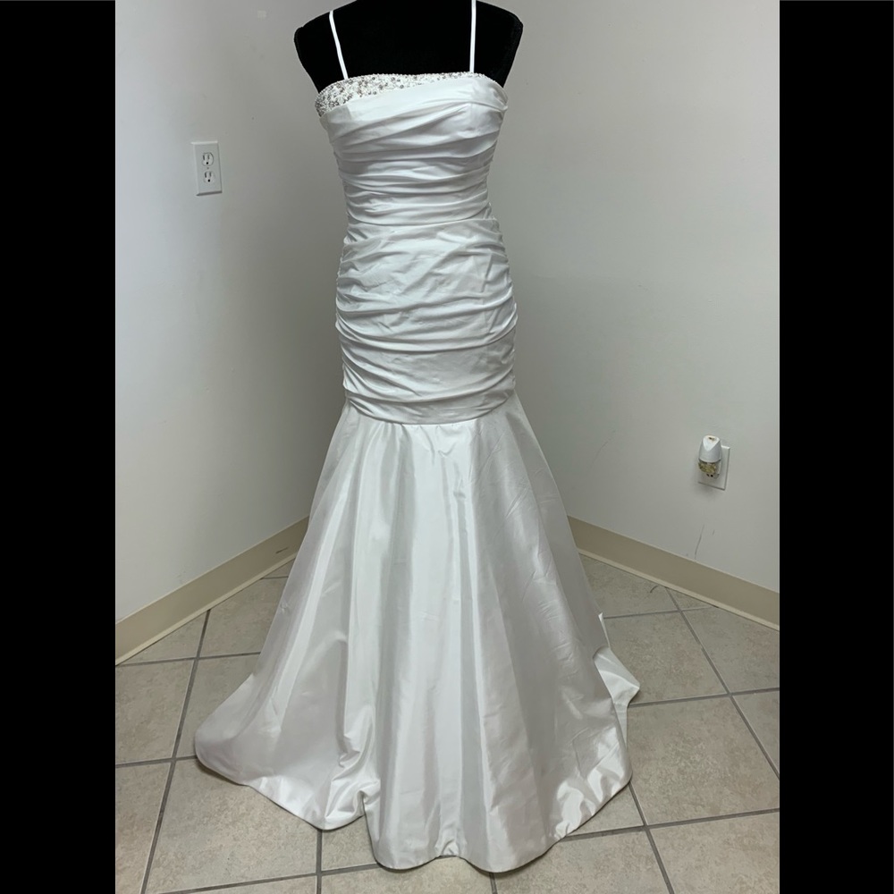 Size 2 White Debutante Prom Homecoming Formal Evening Gown or Wedding Dress NWT